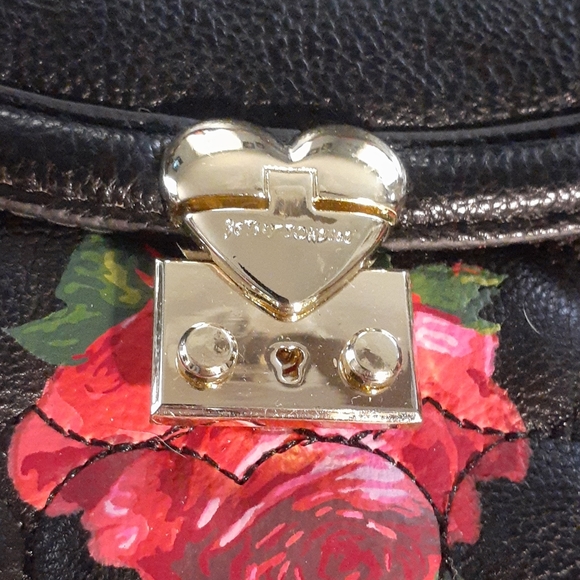 Betsy Johnson Large Rose Pattern Purse - Picture 2 of 6